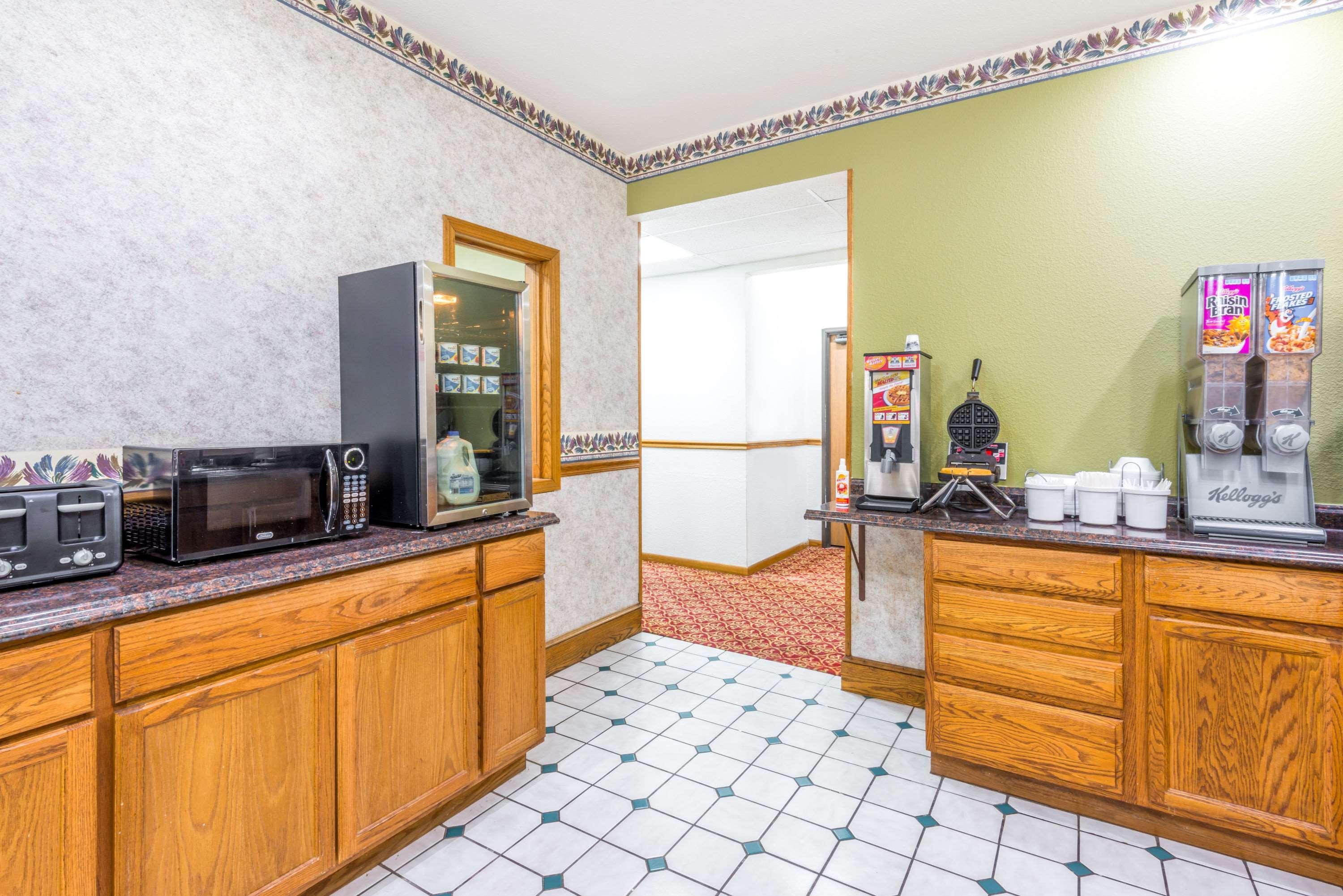 ซูเปอร์ 8 บาย วินด์แฮม แพลต ซิตี้ แคนซัสซิตี้ แอเรีย Hotel Platte City ภายนอก รูปภาพ