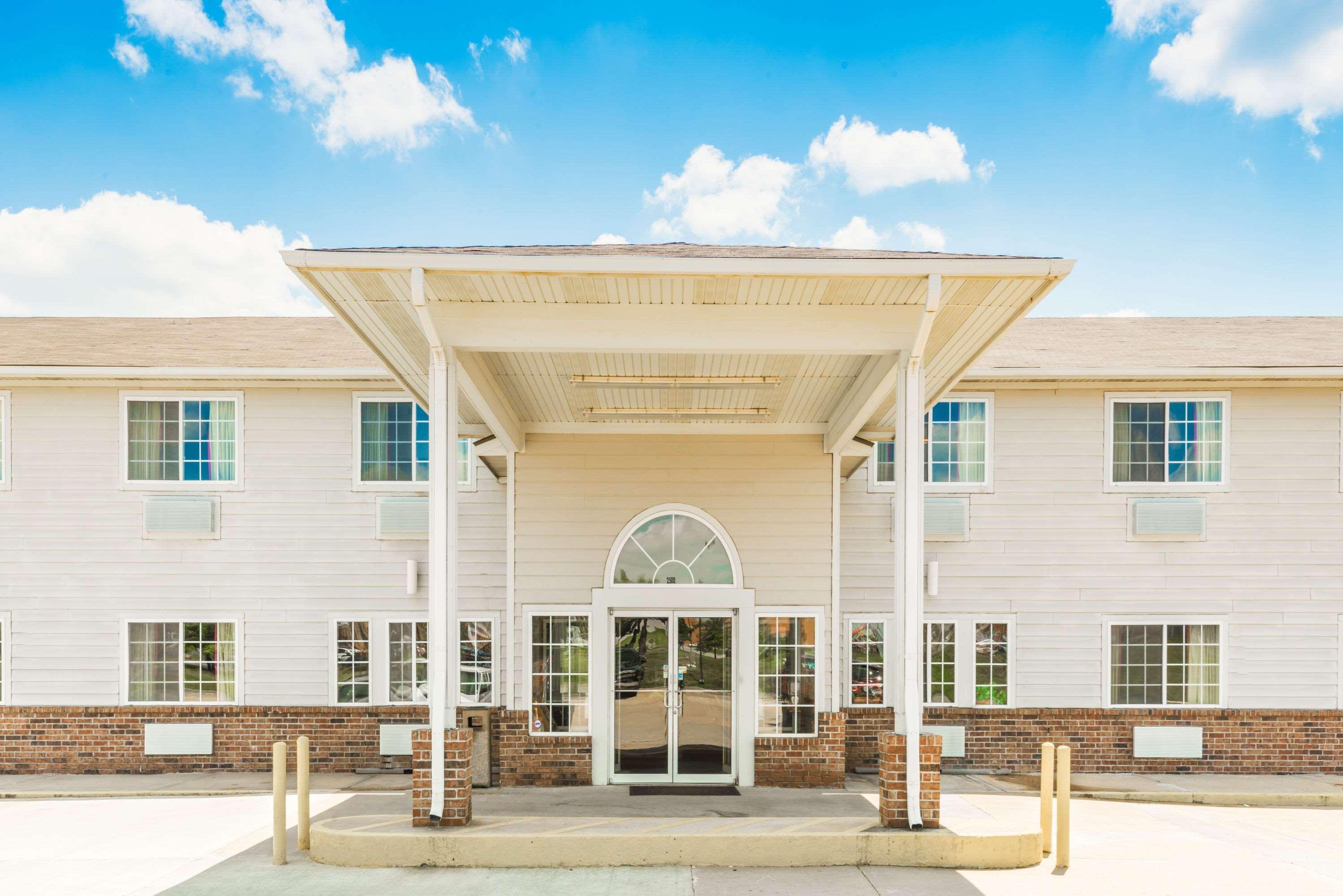 ซูเปอร์ 8 บาย วินด์แฮม แพลต ซิตี้ แคนซัสซิตี้ แอเรีย Hotel Platte City ภายนอก รูปภาพ