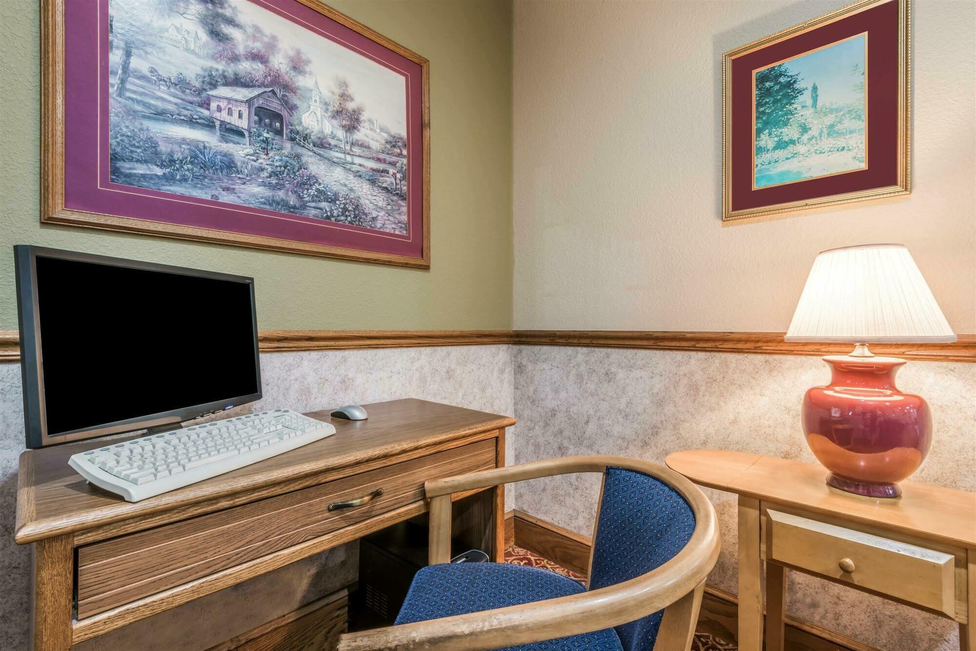 ซูเปอร์ 8 บาย วินด์แฮม แพลต ซิตี้ แคนซัสซิตี้ แอเรีย Hotel Platte City ภายนอก รูปภาพ